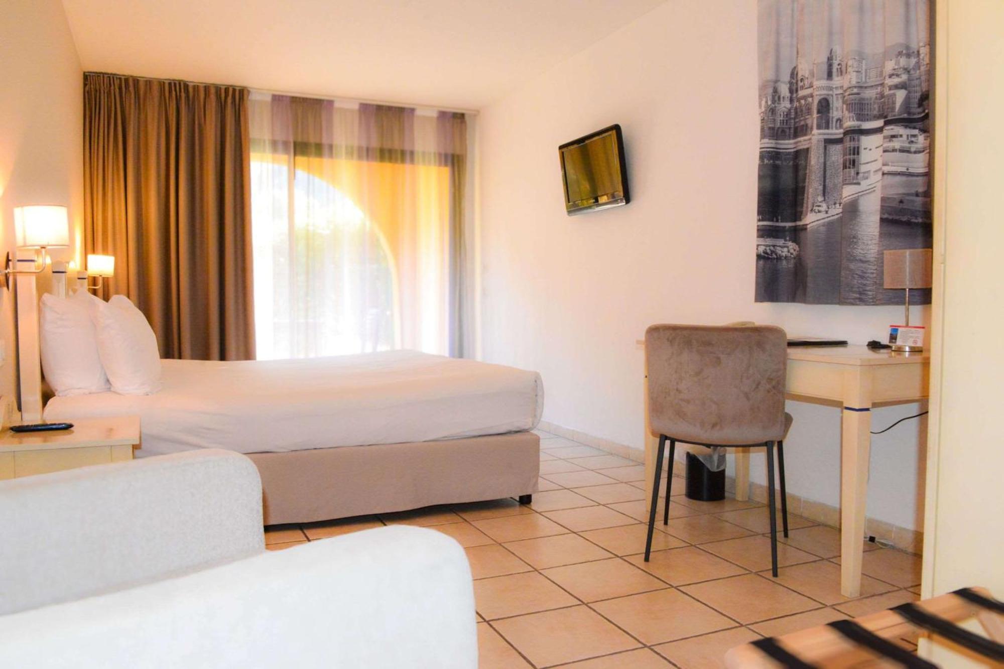 เบสต์ เวสเทิร์น เฌมนอส ออง โพรว็องซ์ Hotel เจมโนส ภายนอก รูปภาพ