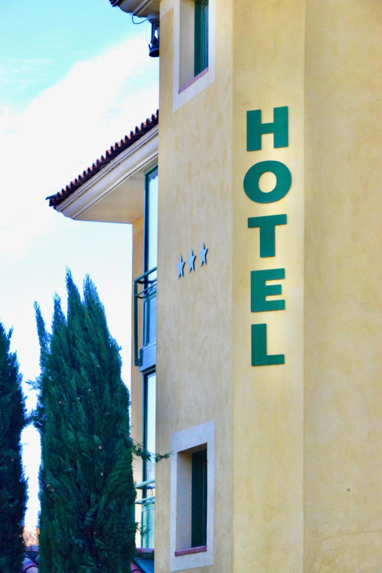เบสต์ เวสเทิร์น เฌมนอส ออง โพรว็องซ์ Hotel เจมโนส ภายนอก รูปภาพ